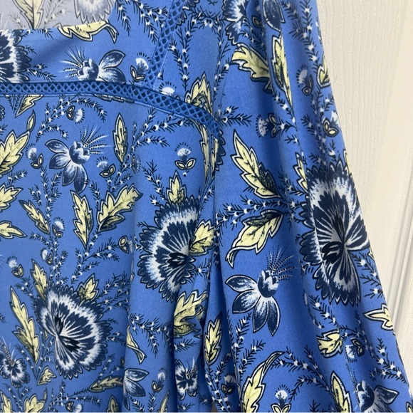 JM Collection Blue Floral Blouse - Picture 3 of 7